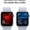 Apple Watch SE GPS • Caixa prateada de alumínio – 44 mm • Pulseira loop esportiva nuvem azul